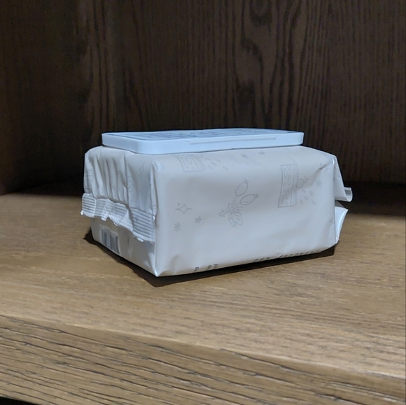 Exfoliating Cleansing Cloths - Picture 2 of 5